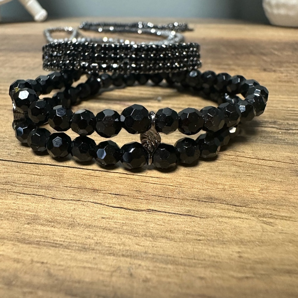 Set of black bracelets and necklace - Picture 2 of 5